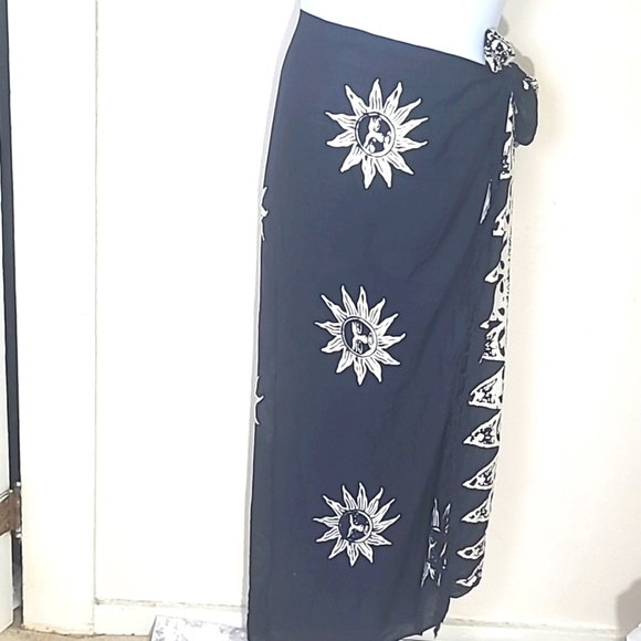 Sarong Wrap Skirt Scarf Black White Sun Print Fringe Vintage Cancun Tribal Pool - Picture 1 of 7